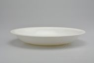 Plastový hluboký opakovaně použitelný talíř TVAR (23x3,5cm) - Bílý