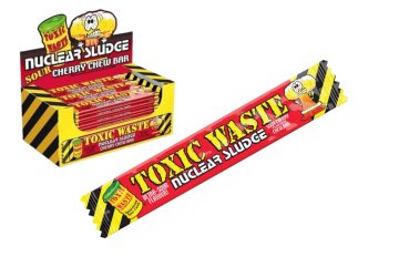 Toxic Waste Nuclear Sludge kyselá žvýkací tyčinka Cherry 20 g (třešeň)