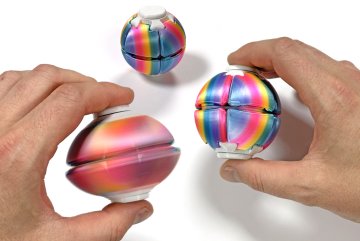 Antistresový míček Spinner Ball Rainbow - duhový 6 cm